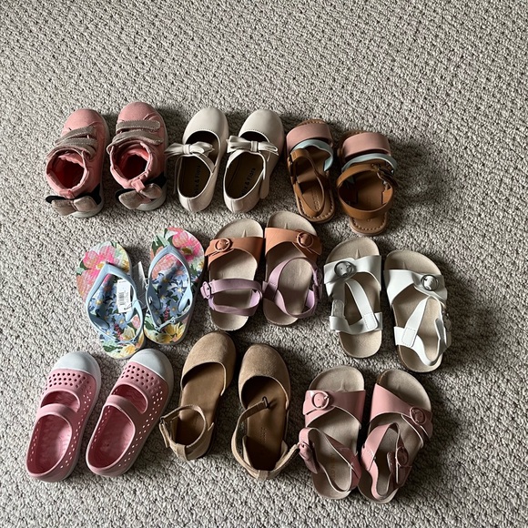 Toddler girls size 7 summer shoes/ sandals - Picture 1 of 3